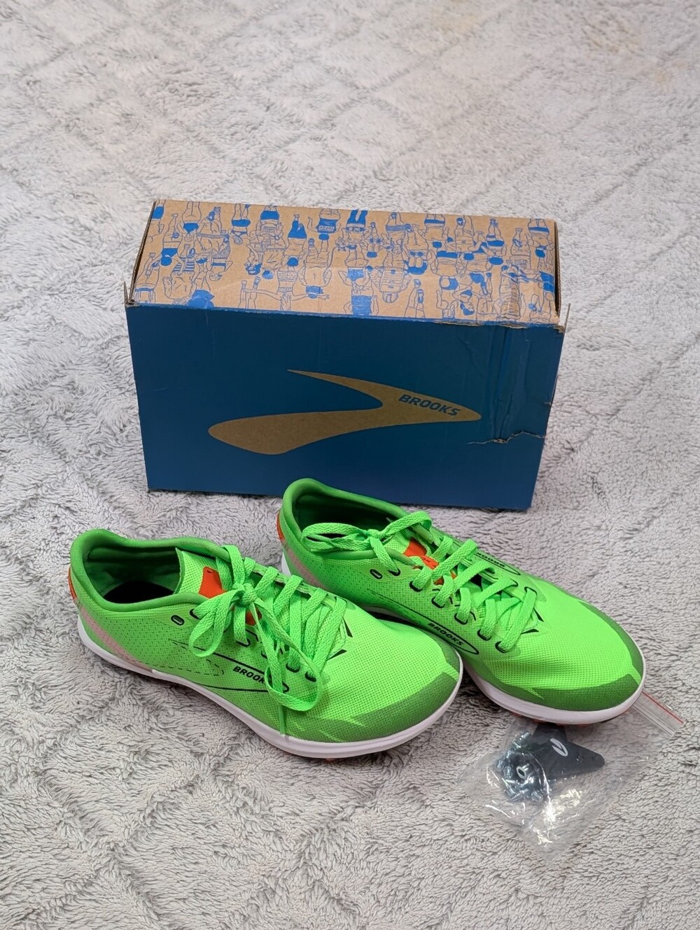 NEW Brooks Womens Green Running Shoes With Spikes